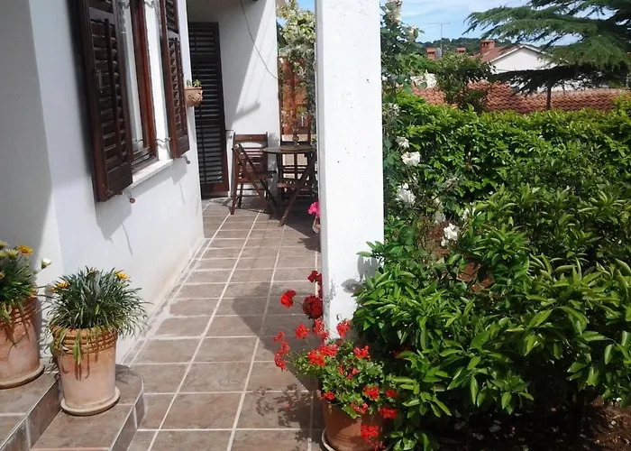 With A Parking Space - 11049 Πούλα